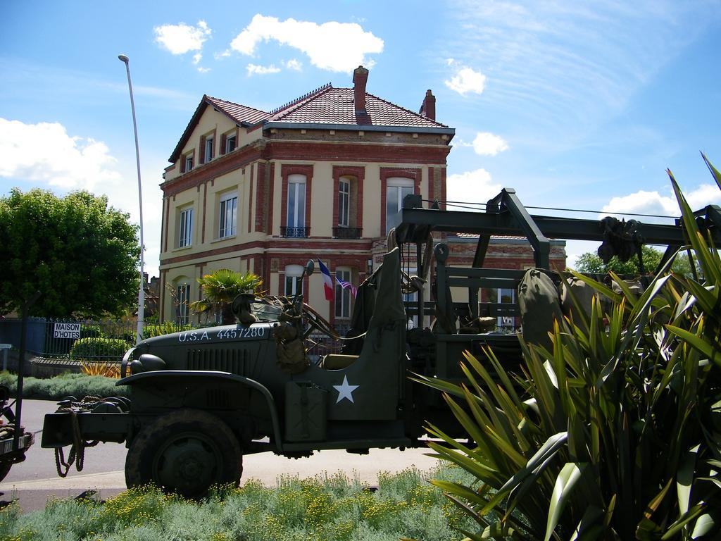 La Roseliere Hotel Carentan Exterior photo