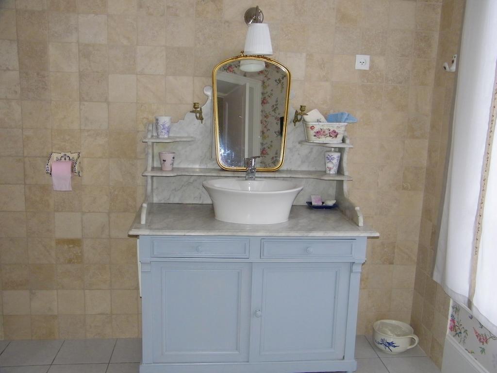La Roseliere Hotel Carentan Room photo